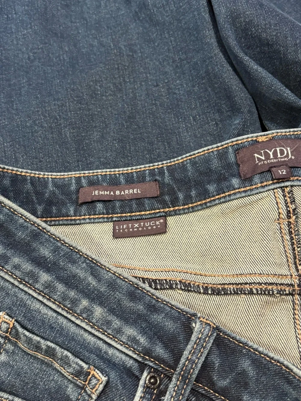 NYDJ JEMMA BARREL JEAN SIZE 12 MID WASH GREAT CONDITION
